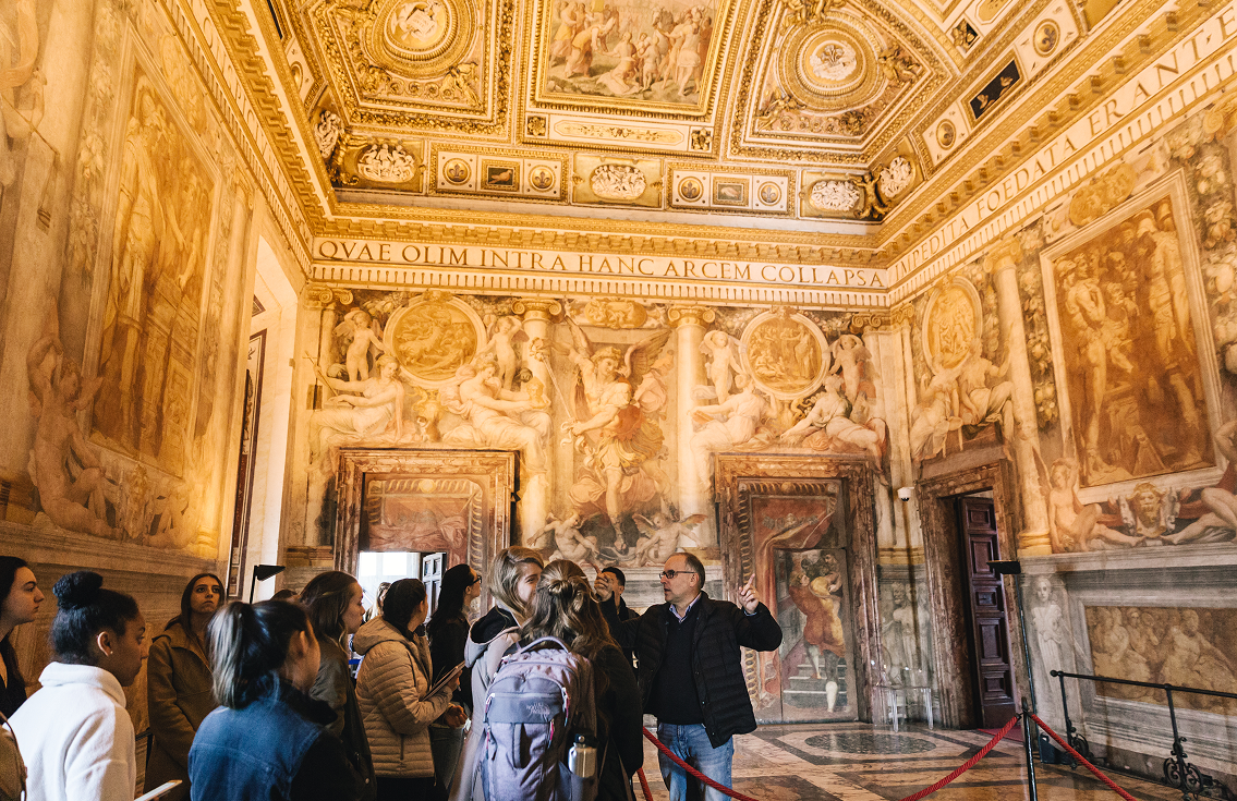 Student in art history