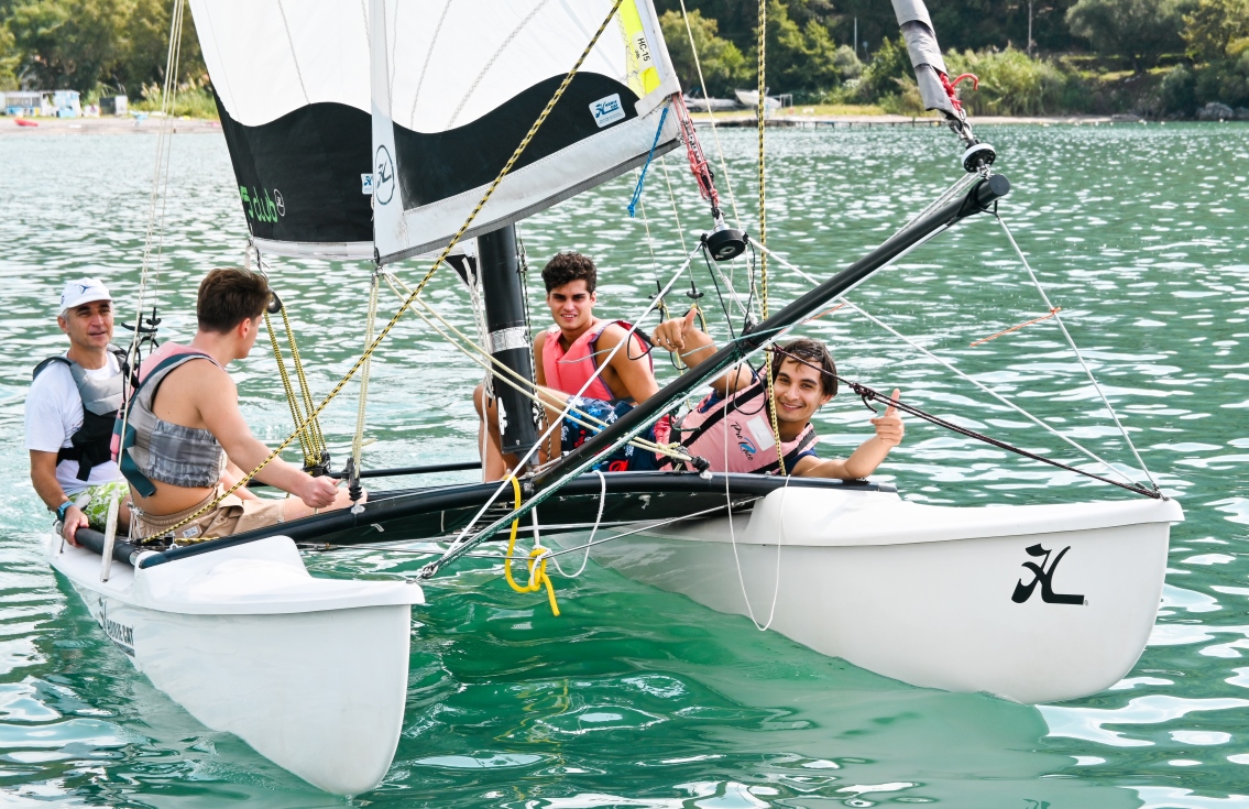 JCU students sailing