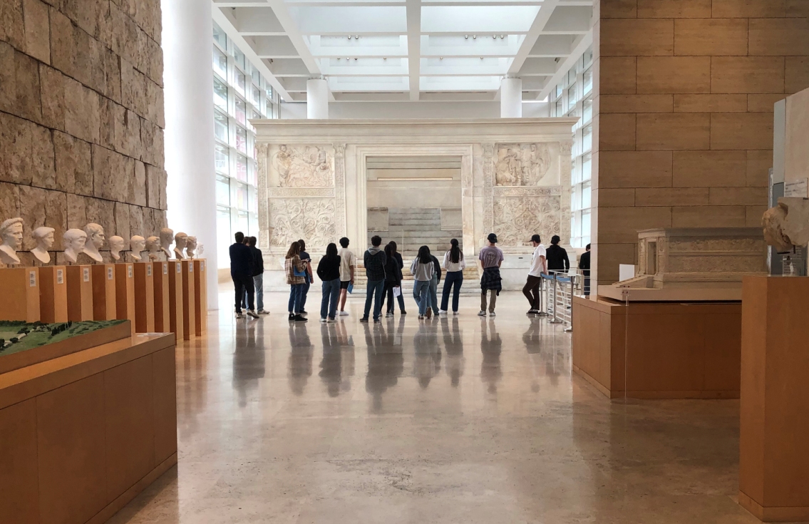 Students visiting the Ara Pacis museum