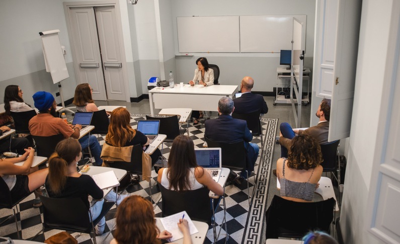 Expert talking to a graduate class at JCU