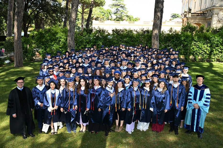 Class of 2025 with President Pavoncello and Dean Arnone