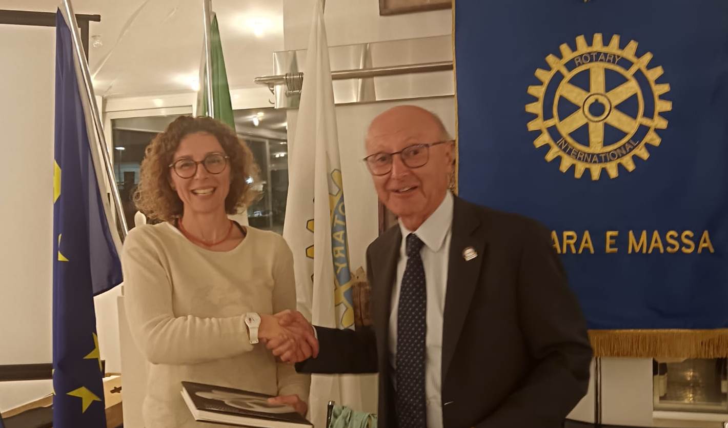 Professor Elisa Puvia Gives Guest Lecture at Rotary Club Carrara MS