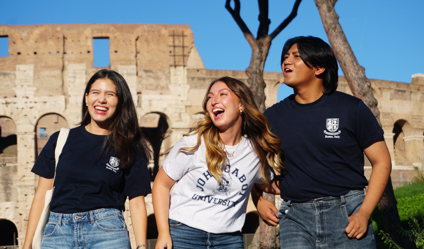 JCU Students at the Colosseum