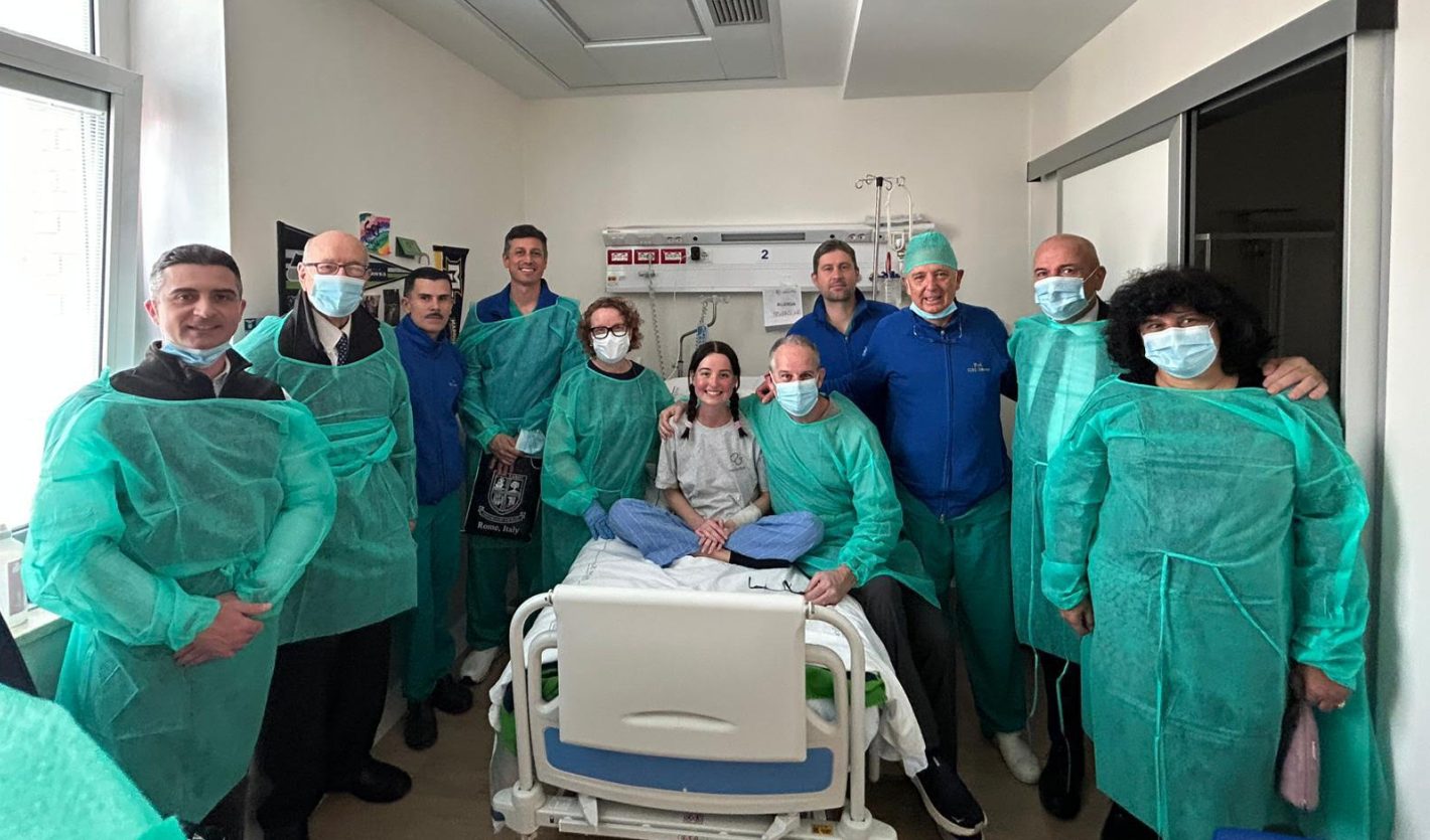Lucy with her parents, the medical team at San Camillo-Forlanini hospital, Dr. Guerriero and President Pavoncello (first and second from left)