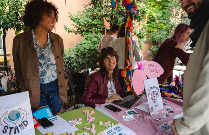 Students at settimiano bar