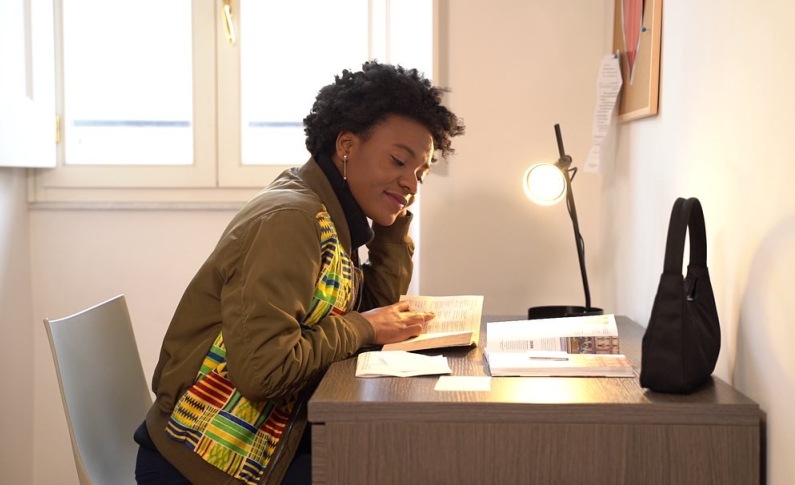 Student studying in Gianicolo Residence