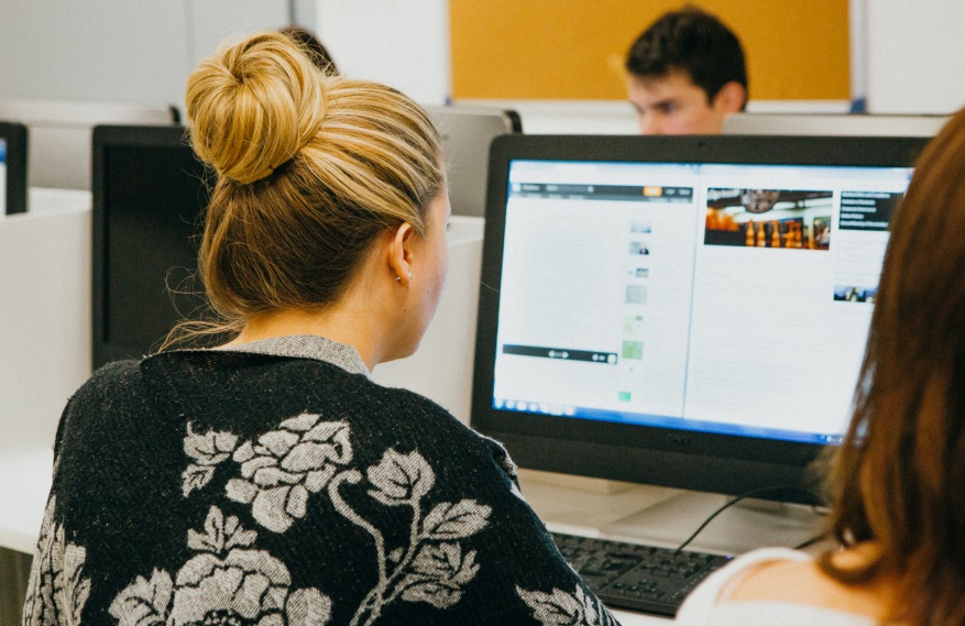 Student working in the computer lab