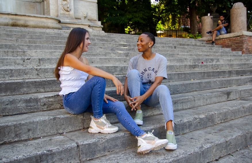 Two students at Piazza Trilussa